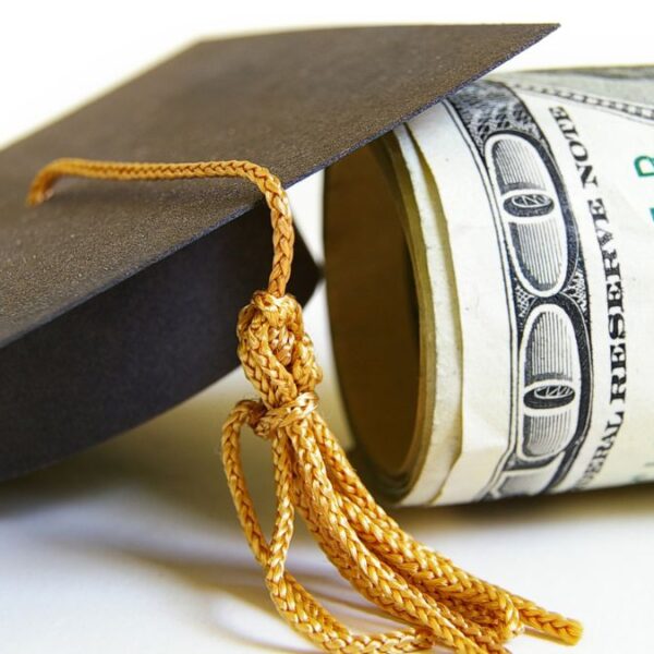 How To Pay Off Your Student Loan Before You Graduate