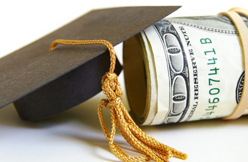 How To Pay Off Your Student Loan Before You Graduate